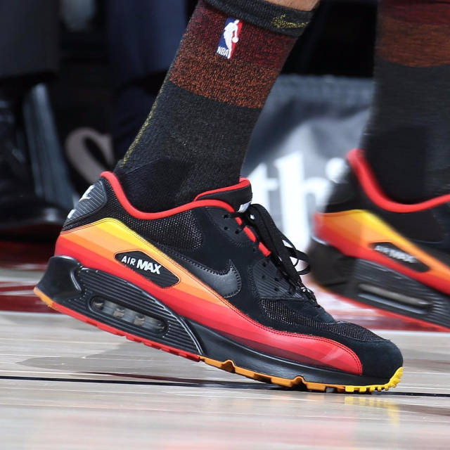 反而以另一 反而以另一