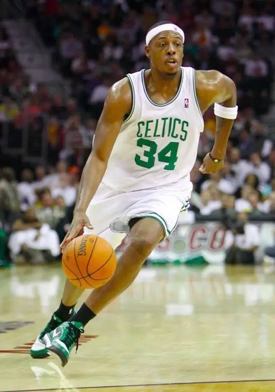 通过季票或 通过季票或