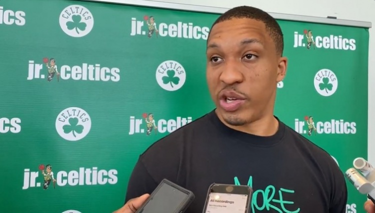 球迷会自发 球迷会自发